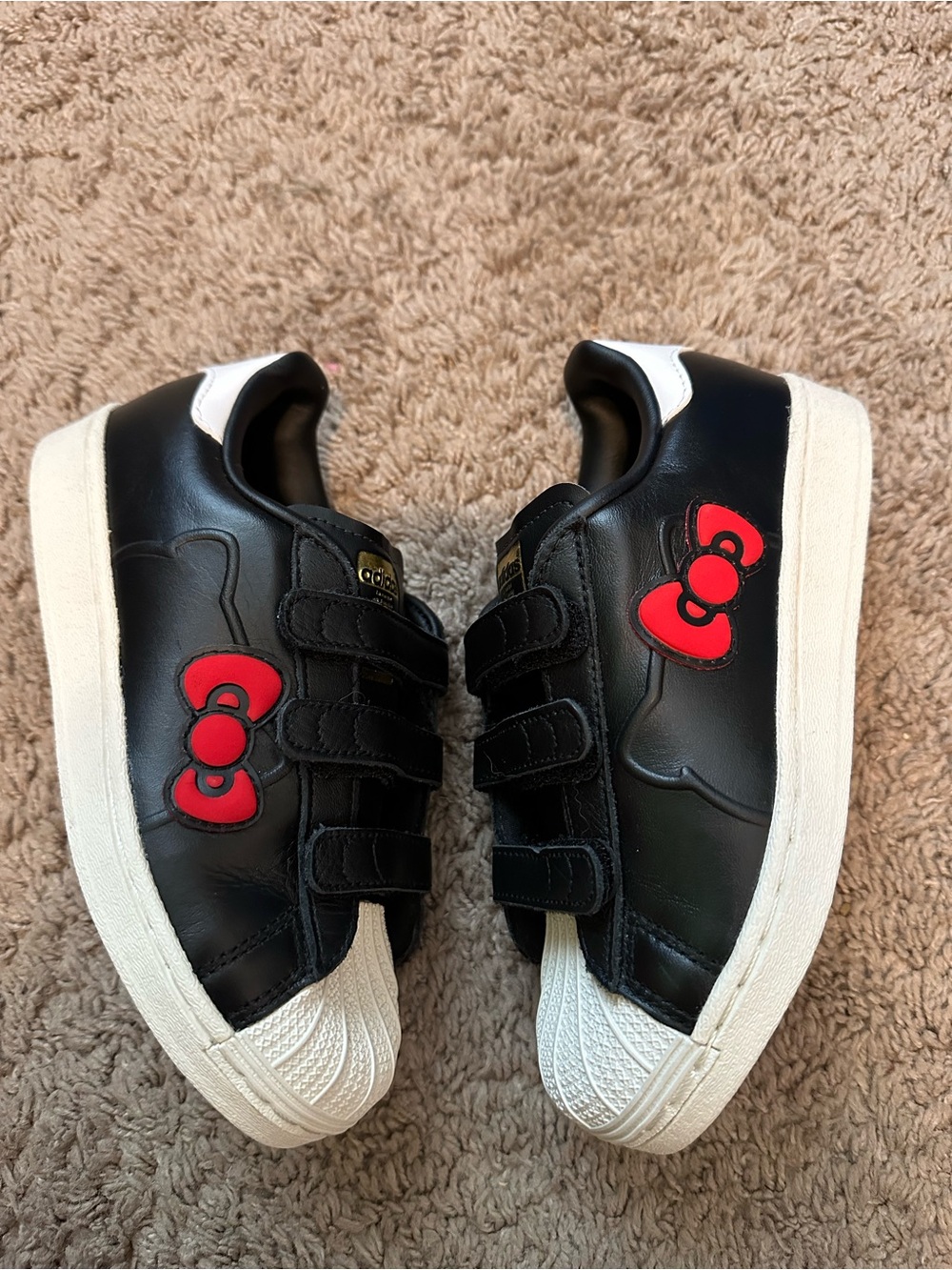 Adidas originals superstar c x hello kitty black red bow sneakers youth size 1